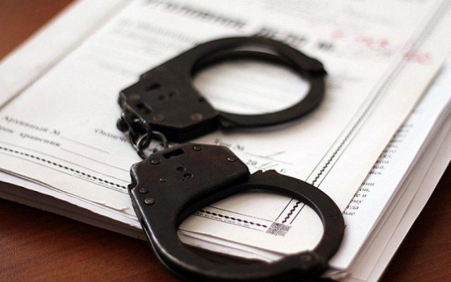 На Дніпропетровщині 21-річна шахрайка торгувала військовим одягом, якого в неї не було