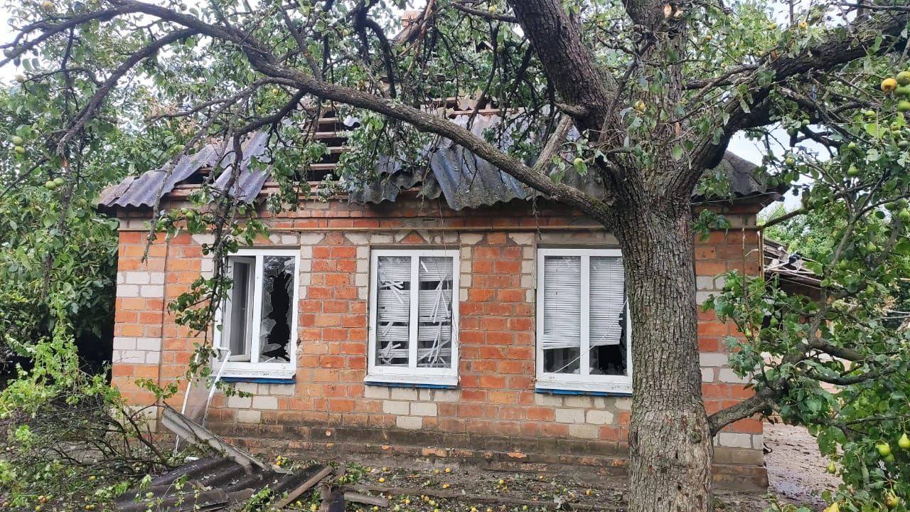 Ворог обстріляв Дніпропетровщину вночі та зранку - ФОТО