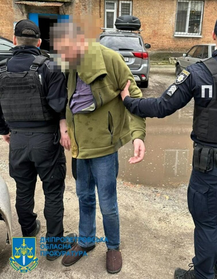 За розбещення власних доньок у Дніпрі судитимуть колишнього священника УПЦ МП - ФОТО