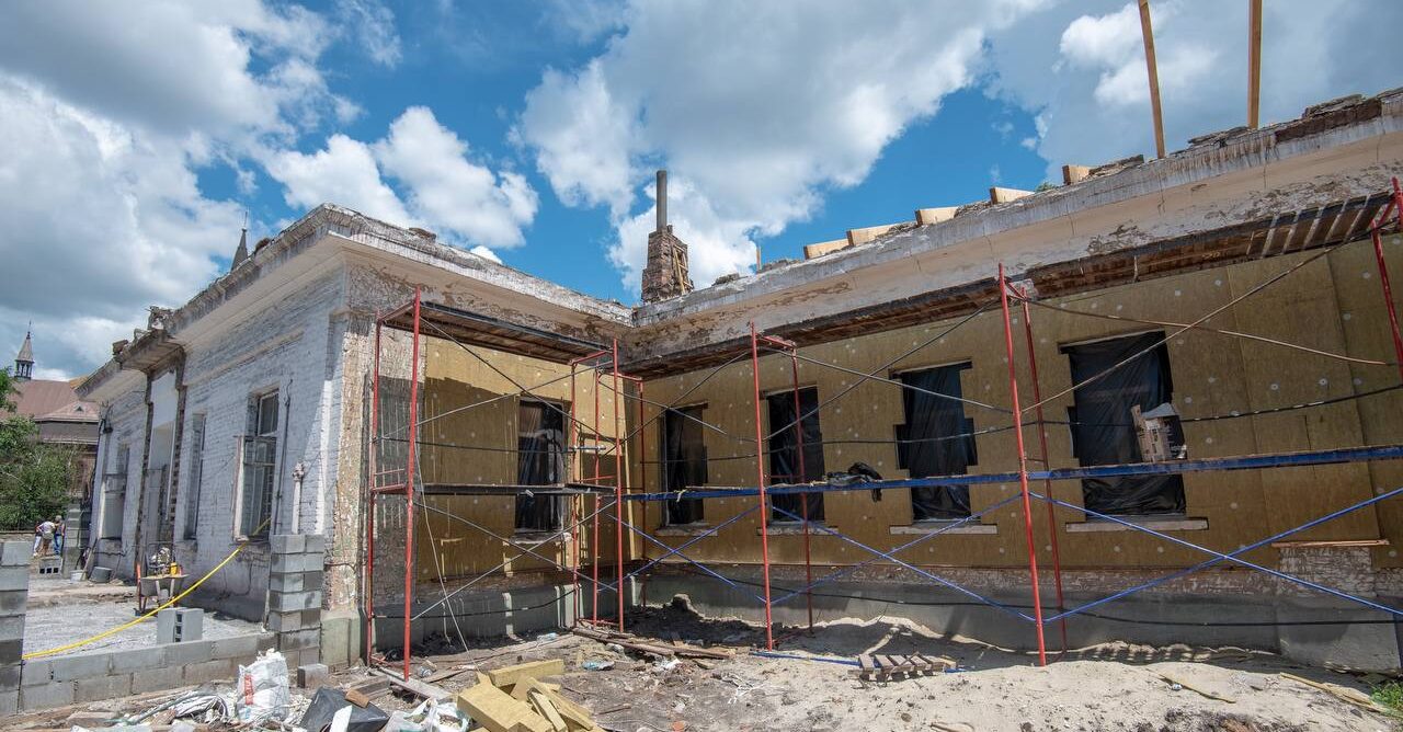 В Кам'янському тривають роботи з будівництва Центру реабілітації для військових - ФОТО