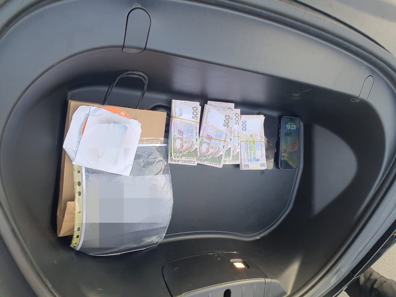 У Дніпрі жінка за 7 тисяч доларів переправляла чоловіків призовного віку за кордон - ФОТО