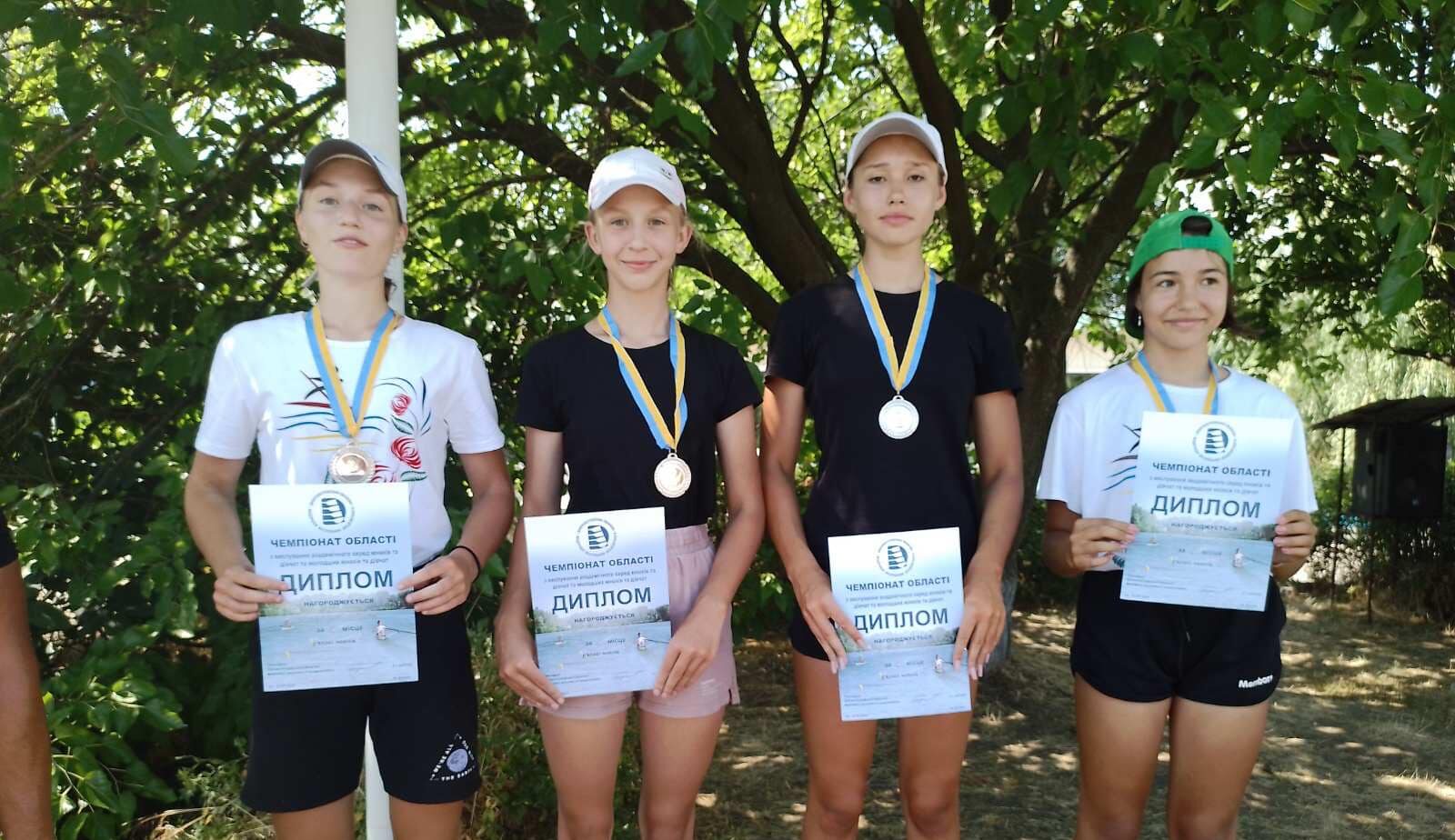 Спортсмени з Кам'янського привезли чимало нагород з чемпіонату Дніпропетровщини з академічного веслування - ФОТО