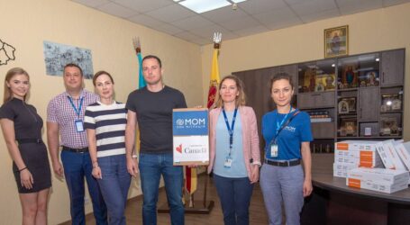 Планшети та ноутбуки від міжнародних партнерів Кам’янського отримав Центр молодіжних ініціатив міста