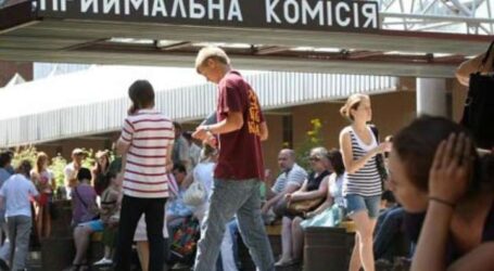 Скільки коштує навчання за контрактом на популярніші спеціальності в українських вишах