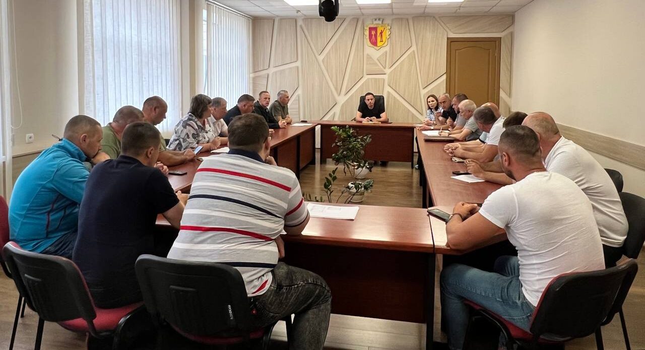 В Кам'янському тривають роботи з усунення наслідків нічної негоди - ФОТО