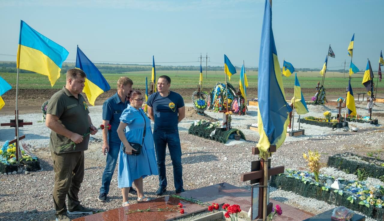 В Кам'янському сьогодні вшановували пам'ять загиблих Героїв, що віддали свої життя за вільну Україну - ФОТО