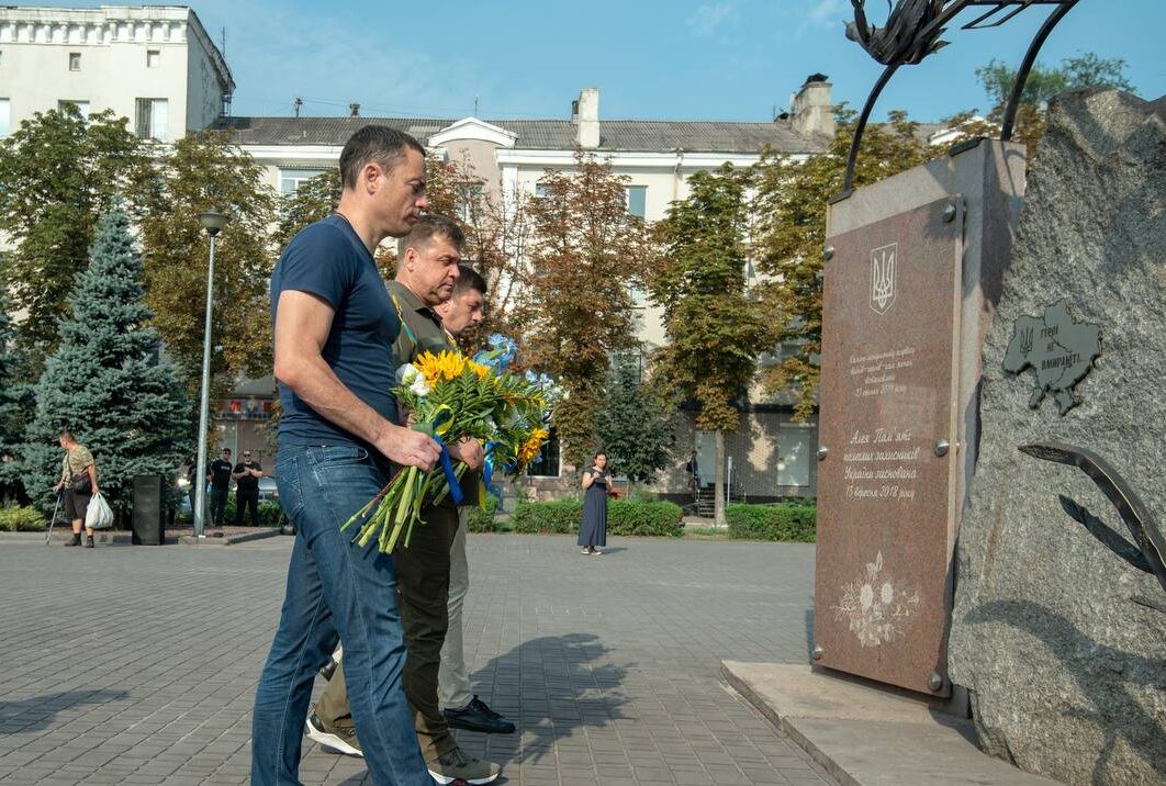 В Кам'янському сьогодні вшановували пам'ять загиблих Героїв, що віддали свої життя за вільну Україну - ФОТО