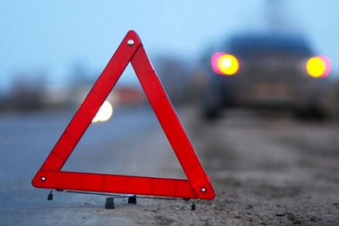 Поліційні Кам`янського розшукують водія, який наїхав на пішохода біля Карнаухівки та втік