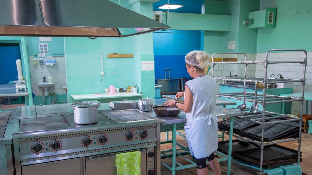 В навчальних закладах Кам'янського завершується підготовка до 1 вересня - ФОТО