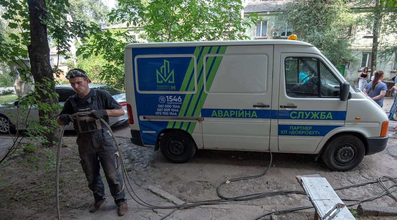 У Кам’янському тривають роботи з підготовки міста до осінньо-зимового періоду - ФОТО