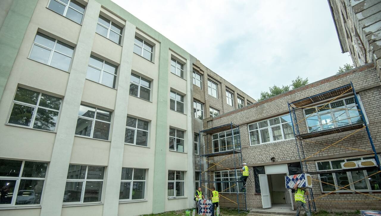 Голова Дніпропетровської ОВА побував на будівництві Центру реабілітації для військових в Кам'янському - ФОТО