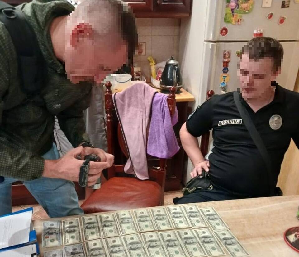 В Дніпрі затримали правоохоронця та медсестру, що «торгували» тяжкими діагнозами для ухилення від військової служби - ФОТО