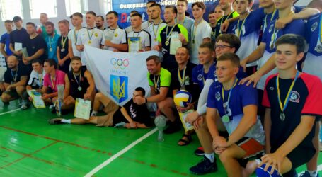 Кам`янчани та криничанці стали переможцями волейбольного турніру “Незламний народ – незламної країни”