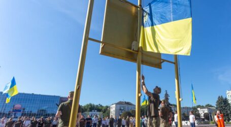 В Кам’янському пройшла урочиста церемонія підняття Державного Прапора України