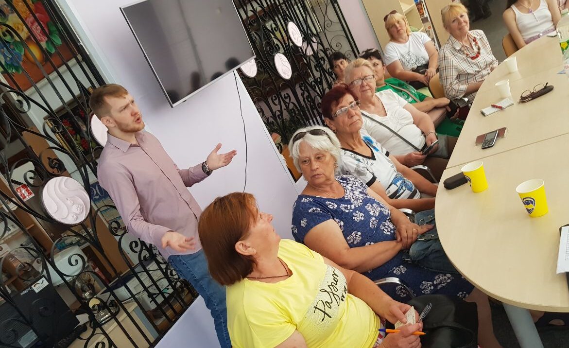 Бути психологічно пружними навчались жінки в центральній бібліотеці Кам'янського - ФОТО