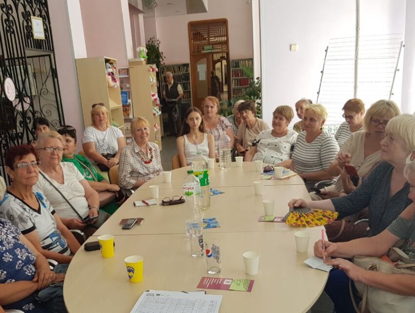Бути психологічно пружними навчались жінки в центральній бібліотеці Кам’янського