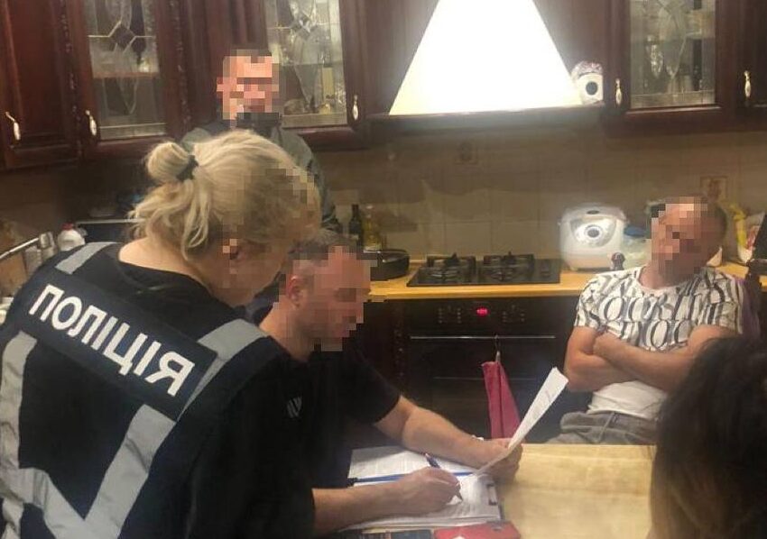 В Дніпрі затримали правоохоронця та медсестру, що «торгували» тяжкими діагнозами для ухилення від військової служби