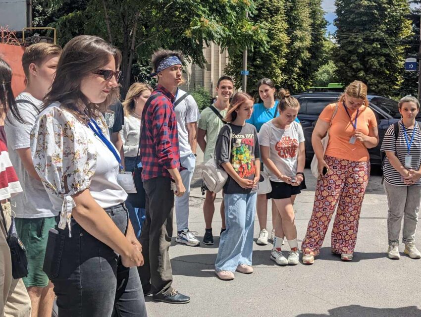 Юні екскурсоводи подовжують знайомитись з храмами Кам’янського
