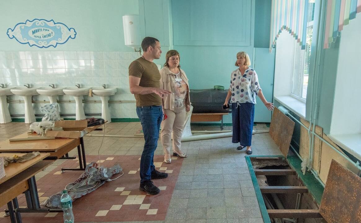 В навчальних закладах Кам'янського завершується підготовка до 1 вересня - ФОТО
