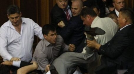Про пристойність як соціальний ритуал та жуйку на лобі