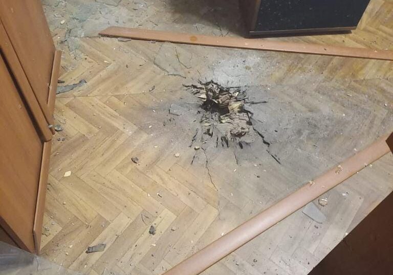 На Дніпропетровщині чоловік з гранатою увірвався у відділення Пенсійного Фонду - ФОТО