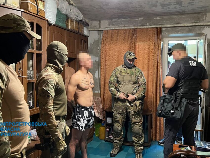 Мешканець Кам’янського закликав ворогів обстрілювати ракетами будівлі українських силових відомств