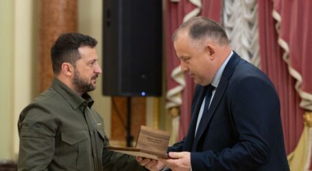 Понад 700 операцій військовим: нейрохірурга з Дніпропетровщини нагороджено відзнакою «Національна легенда України»