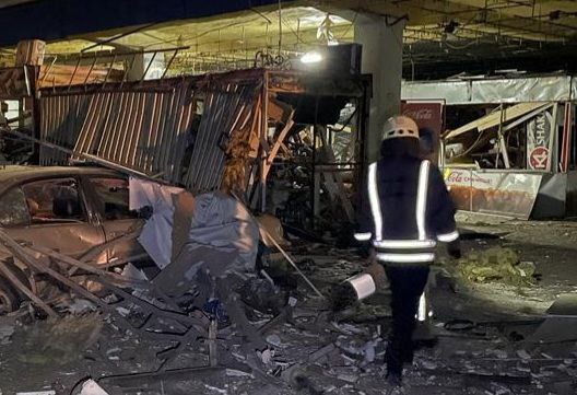Вночі ворог вдарив ракетами по Дніпру, сім людей постраждали