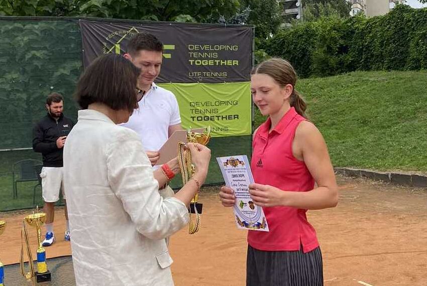 Кам`янчанка Софія Стотика завоювала дві медалі на чемпіонаті України з тенісу