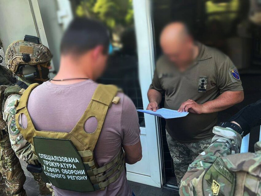 Розбагатів під час війни: у дніпропетровського військкома провели обшуки