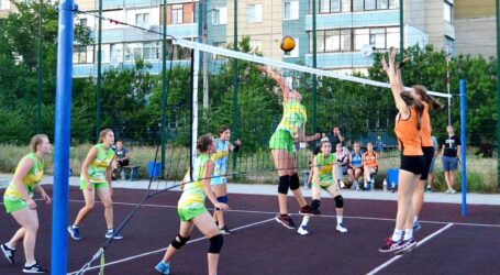 У Кам’янському провели волейбольний турнір до Дня молоді