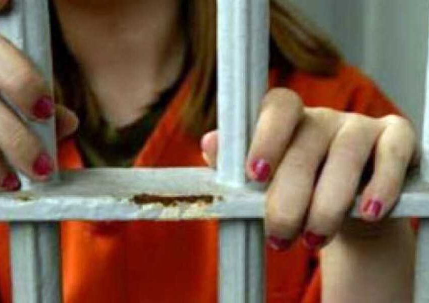 В Кам’янському 30-річна жінка вдарила знайому ножем декілька разів