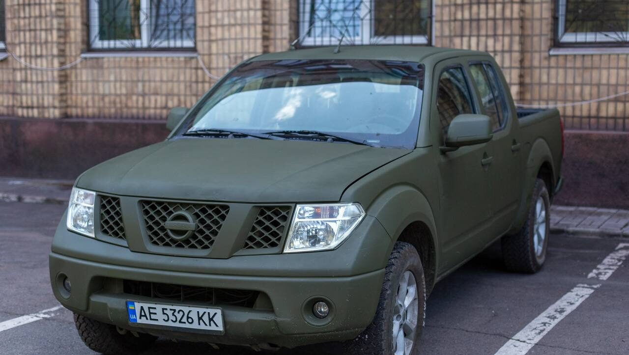 Кам'янське передало військовим черговий автомобіль та квадрокоптери - ФОТО