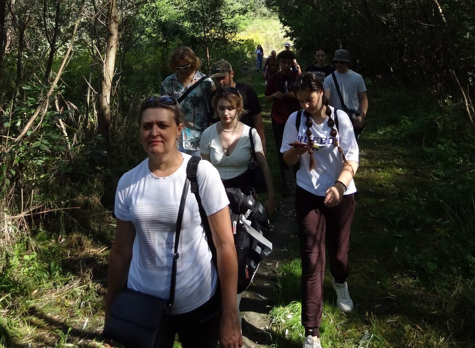 Учасники Літньої школи гідів в Кам'янському знайомились з природними явищами Самишиної балки - ФОТО