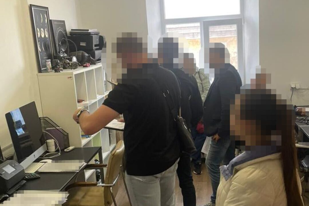 Ремонт шкільного даху здорожчав удвічі: заступницю мера Дніпра та підрядника підозрюють у привласненні майже 1 млн грн бюджетних коштів - ФОТО