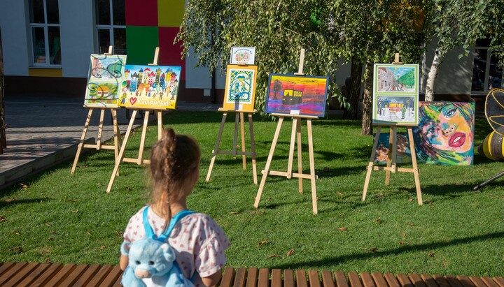 В день міста в Кам'янському відбулись творчі та спортивні заходи на підтримку ЗСУ (Фоторепортаж) - ФОТО