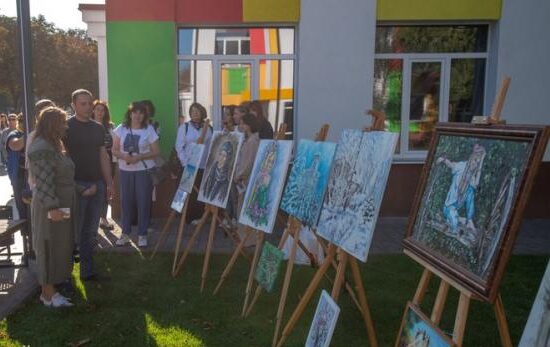 В день міста в Кам'янському відбулись творчі та спортивні заходи на підтримку ЗСУ (Фоторепортаж) - ФОТО