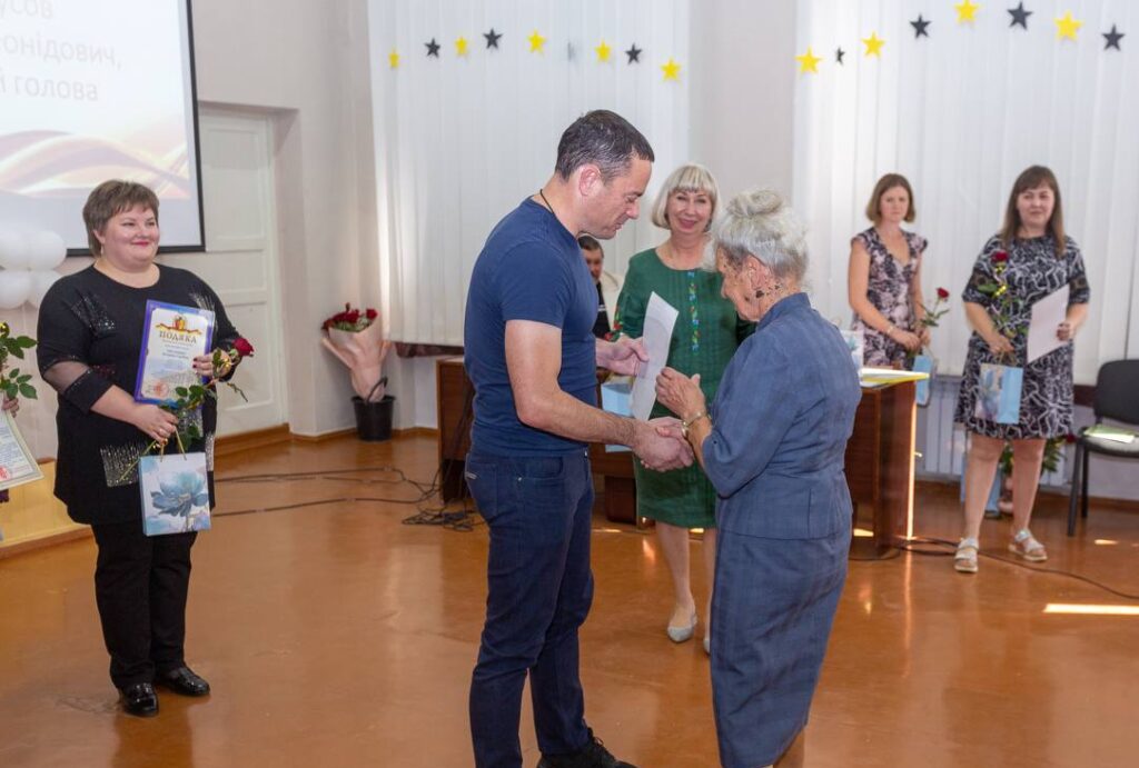 Гімназія №4 в Кам'янському відзначила піввіковий ювілей - ФОТО
