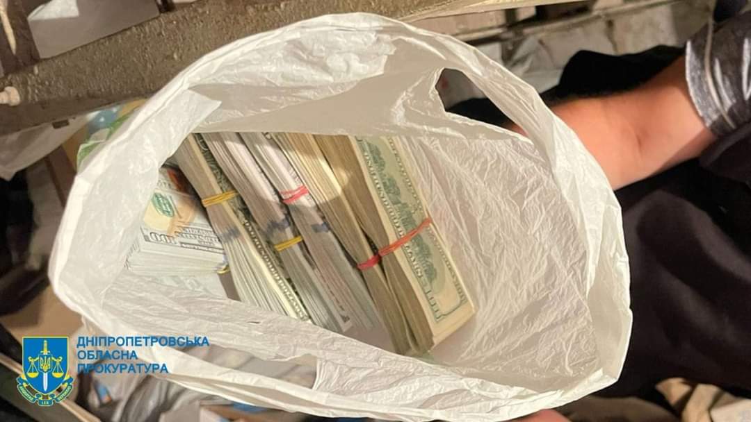 Медики однієї з лікарень Дніпропетровщини незаконно отримали майже мільйон гривень від НСЗУ за лікування фіктивних пацієнтів - ФОТО