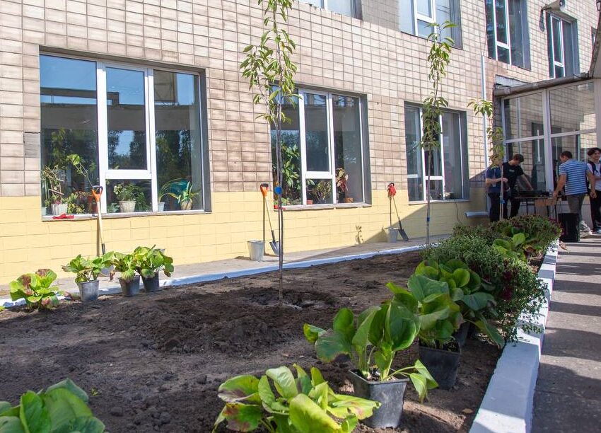 В Кам’янському перед головним корпусом технічного університету заклали квітник
