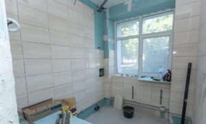 В Кам'янському тривають роботи з реконструкції одного з корпусів ліцею №20 - ФОТО