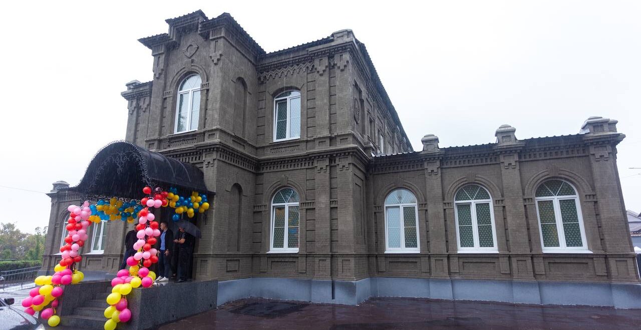 Сьогодні в Кам'янському відкрили два соціально важливі об'єкти для військових та ветеранів та Театр ляльок - ФОТО