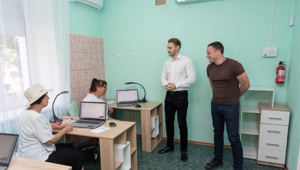 У терцентрах Кам'янського відновили роботу відділення денного перебування - ФОТО