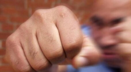 В Кам’янському заїжджий псевдокавалер забрав телефон у жінки, вдаривши її кулаком по обличчю