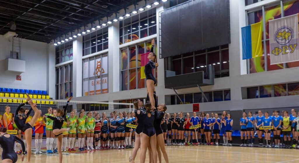 В Кам`янському стартував всеукраїнський волейбольний турнір "Кубок Прометея" - ФОТО