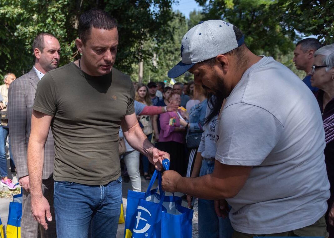 В Кам'янському продовжують підтримувати вимушених переселенців - ФОТО