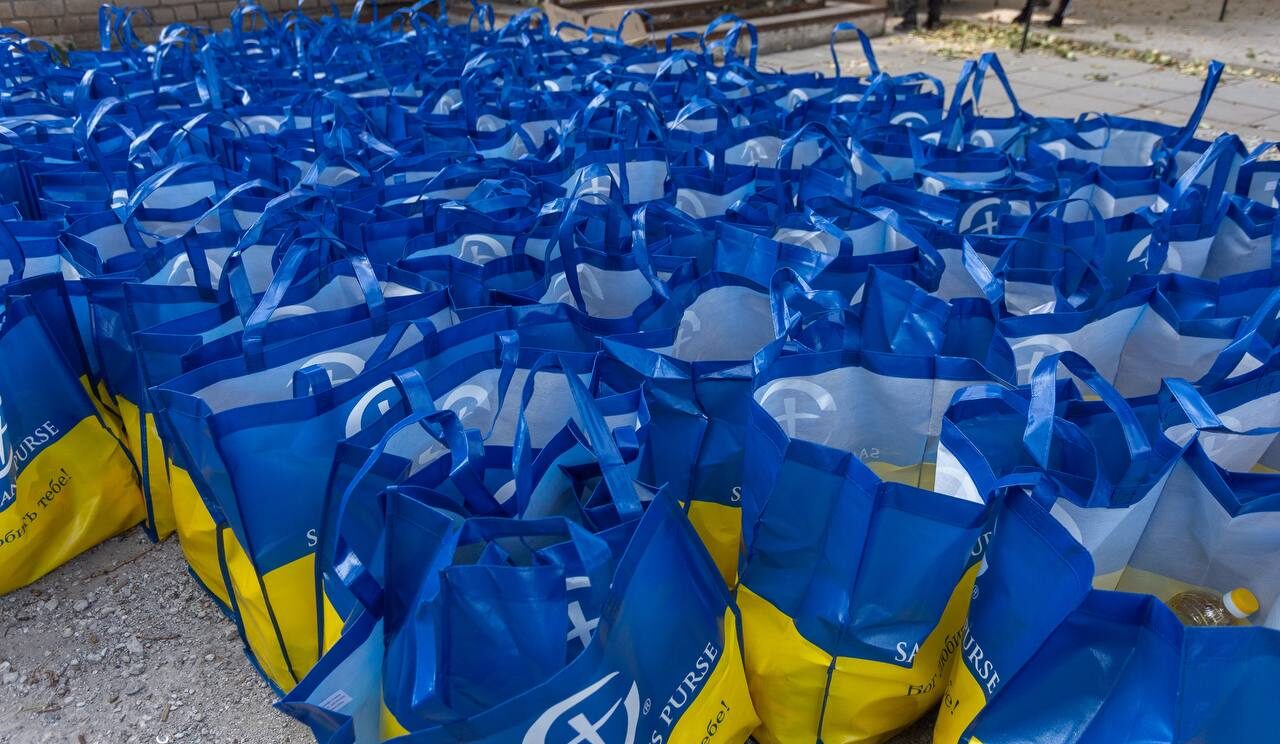 В Кам'янському продовжують підтримувати вимушених переселенців - ФОТО