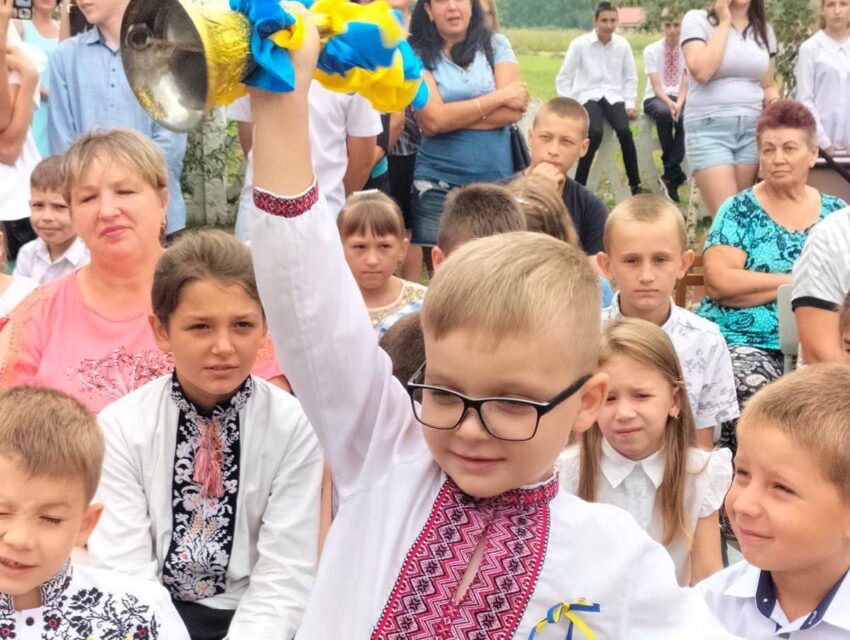 Для більш ніж 24 тисяч школярів в Кам’янському офіційно стартував новий навчальний рік