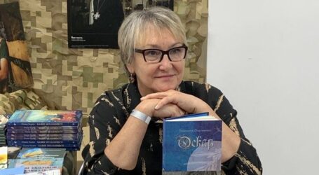 В Кам’янській бібліотеці на Шевченка відбулась презентація книг про війну письменниці Людмили Охріменко