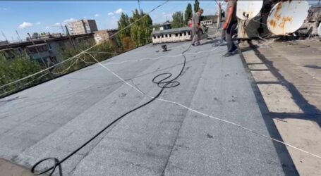 В Кам’янському тривають роботи з ремонту покрівель в багатоквартирних будинках